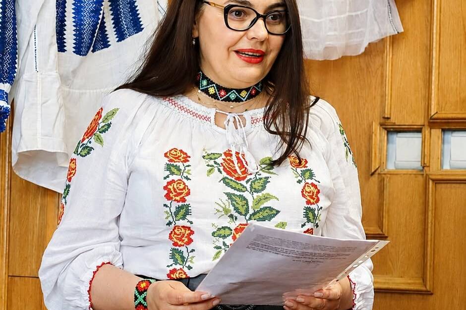 Asociația Femeilor Universitare a sărbătorit Ziua Iei printr-un eveniment dedicat portului tradițional românesc și valorilor culturale ale țării.